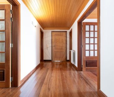 2 room luxury Apartment for rent in Cascais, Portugal - Photo 2