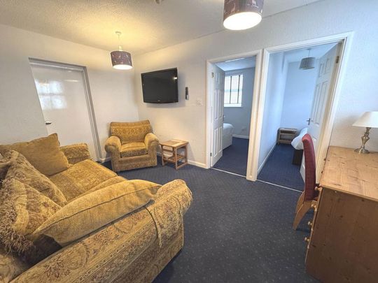 2 bedroom flat to rent - Photo 1