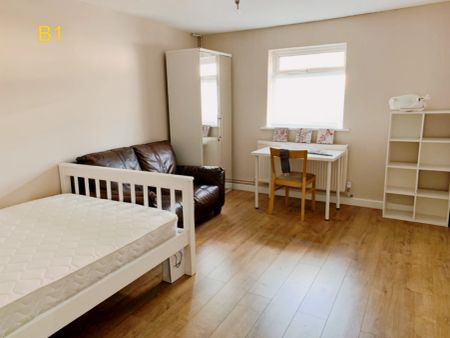 4 bedrooms 2 bathrooms - Photo 3