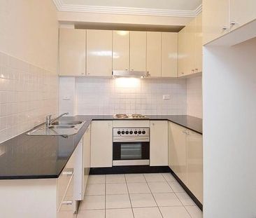 Convenient and Comfortable Unit in Prime Location - Short Walk To S... - Photo 2