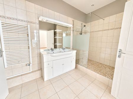 Location Appartement 3 pièces 85m² - Photo 4