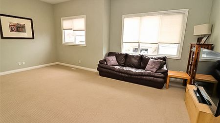 Beautiful Walkout Backing A Pond In The Hamptons.Pets Negotiable. - Photo 4