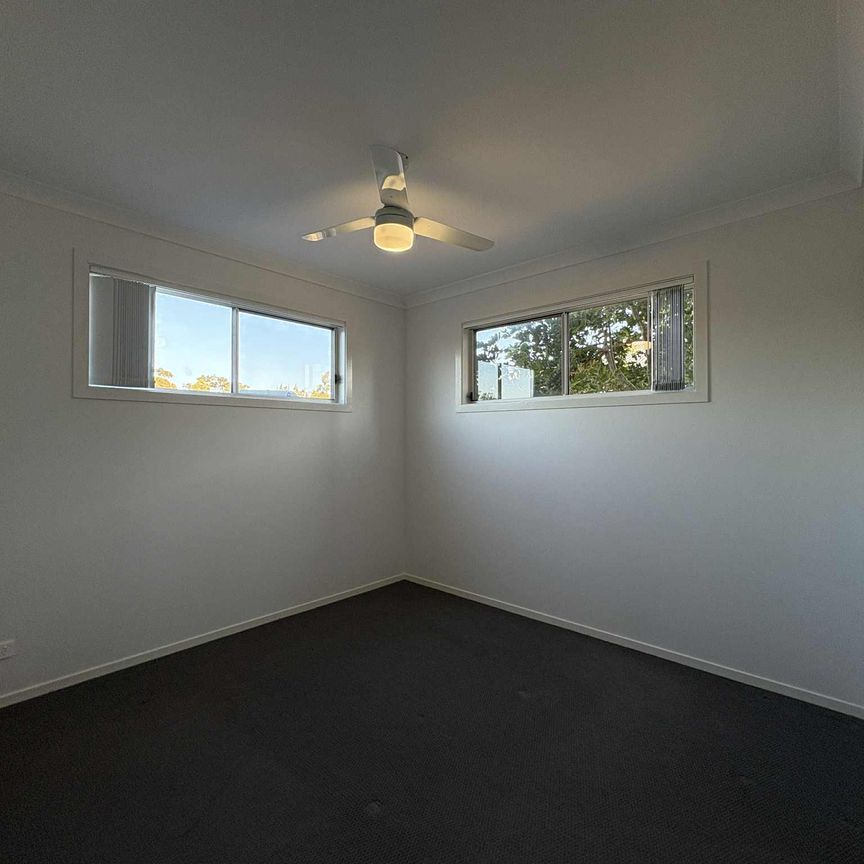 Modern Unit in Sought After Suburb - Photo 1