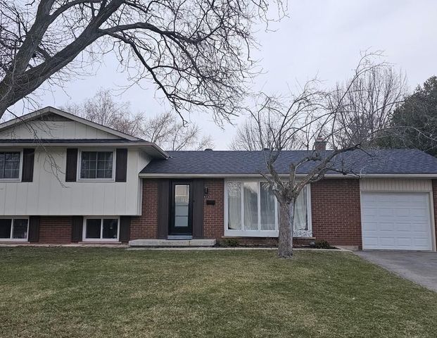 For Lease - 271 Kent Avenue, Burlington, Ontario - Photo 1