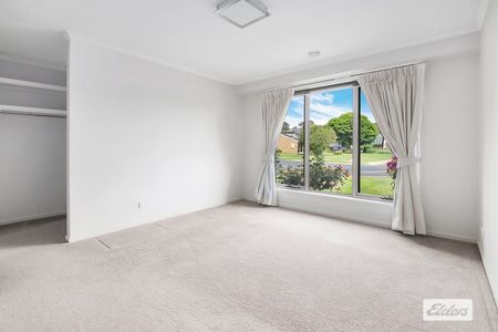 Spacious 4-Bedroom Family Home with Modern Comforts and Solar Power - Photo 4