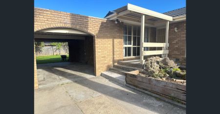 Spacious Family Home with Mountain Views and Exceptional Convenience - Photo 2