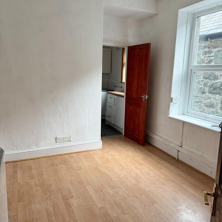 3 bedroom maisonette to rent - Photo 1