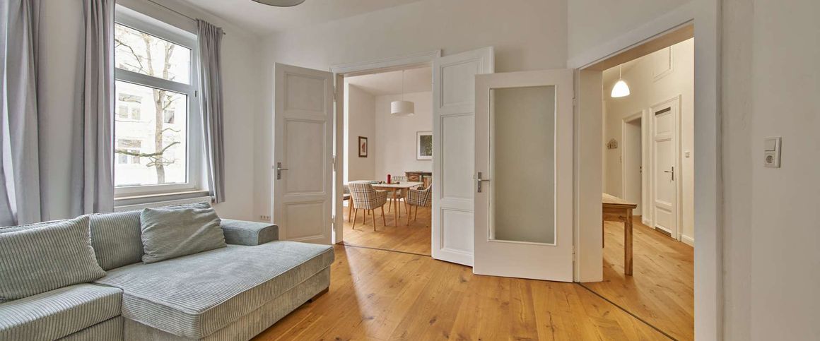 **Wunderschöne-sanierte Altbauwohnung mit Balkon im Zentrum der List** - Foto 1