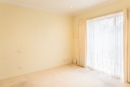 Relaxed Lifestyle, Central Location - Photo 2