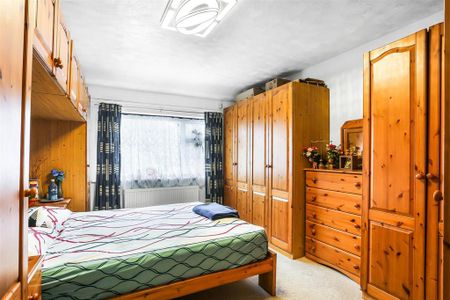 4 bedroom semi-detached house to rent - Photo 5