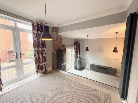 3 bedroom townhouse to rent - Photo 2