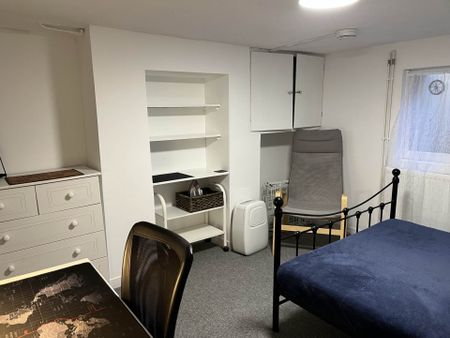 Room 1, 25 Springfield Road, Guildford, Surrey GU1 4DW - Photo 5