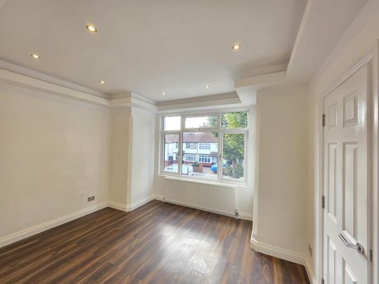 3 bedroom flat to rent - Photo 1