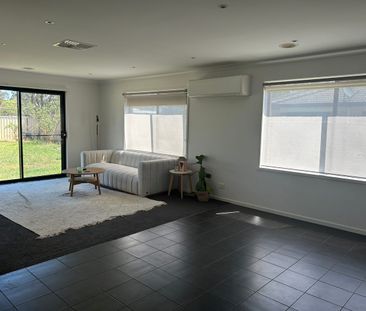 COMFORTABLE FAMILY HOME - Photo 2