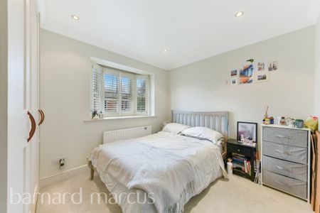 Iveley Road - Photo 2