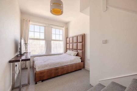 5 bedroom semi-detached house to rent - Photo 4