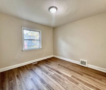 For Lease - 158 Hallmark Avenue, Toronto, Ontario - Photo 5