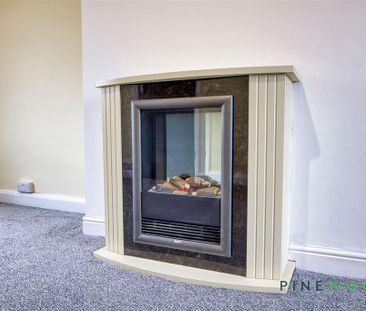 3 bedroom semi-detached house to rent - Photo 3