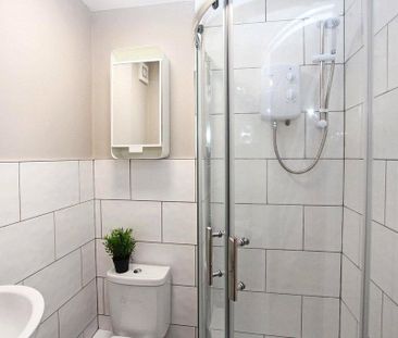 1 bedroom in a house share to rent - Photo 6