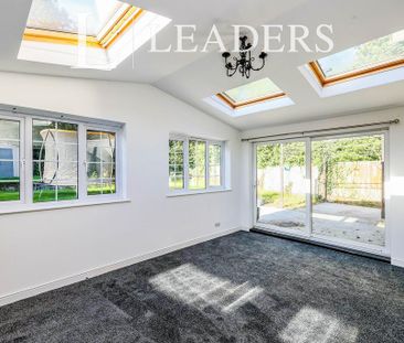 4 bedroom semi-detached house to rent - Photo 3