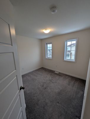 For Lease - 17 Roseberry Lane, Kitchener, Ontario - Photo 1