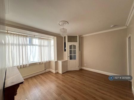 2 bedroom semi-detached house to rent - Photo 3