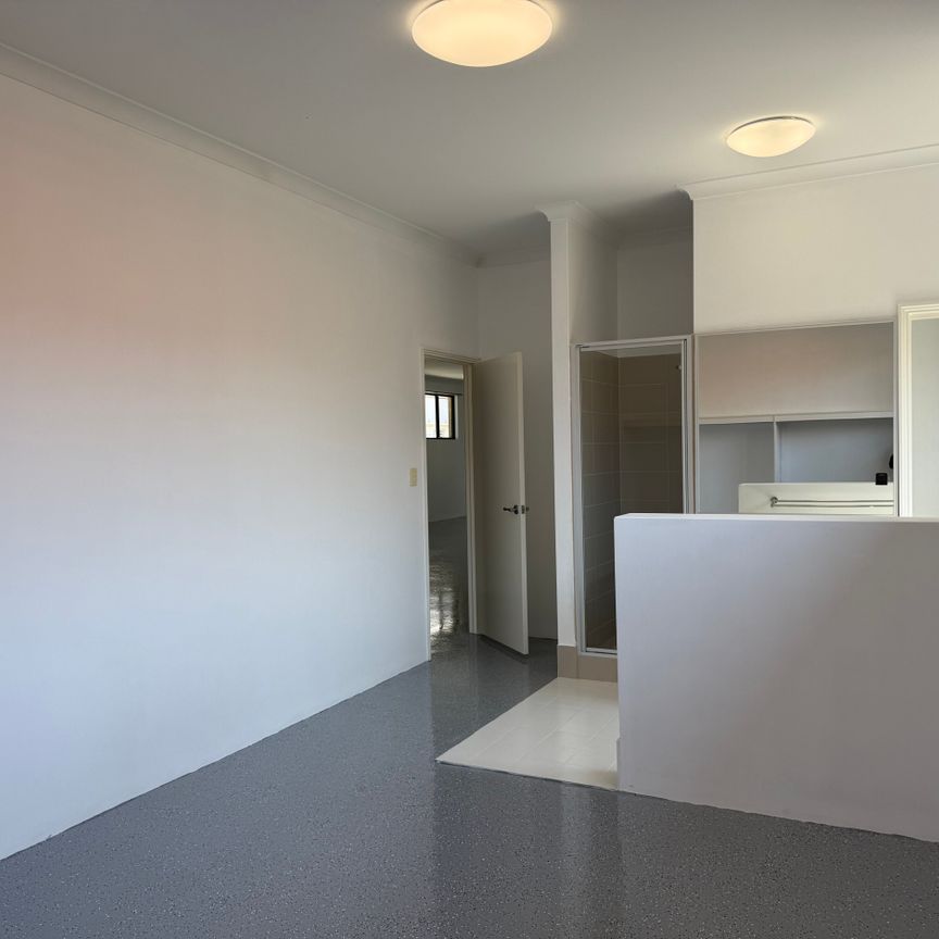 South Perth - Photo 1