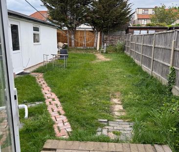 One bedroom Flat in a sharing house - 1150 inclusive bills - Photo 4
