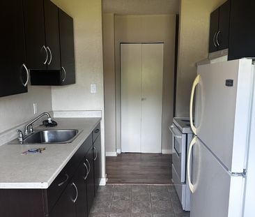1150 Queens Ave - 102 - Photo 3