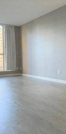 1 Bedroom 666ft2 Spacious and Bright, Unfurnished Unit - Photo 1