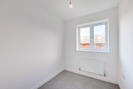 3 bedroom semi-detached house to rent - Photo 5