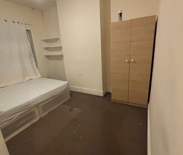 Room in a Shared House, London, IG1 - Photo 1