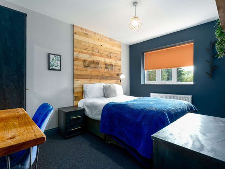 OX Living is proud to present this high-quality 6-bedroom co-living property, perfect for working professionals looking for stylish, stress-free living. Room 6 - Photo 3