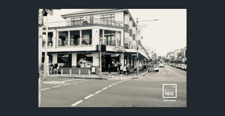 Light & airy modern top floor unit - Photo 3