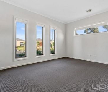 Stylish Comfort Meets Convenience - Photo 6