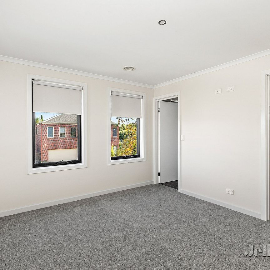 3 McPhie Place, Lake Gardens - Photo 1