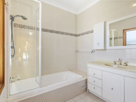 Three Bedroom Home with a Study in Long Jetty. - Photo 5