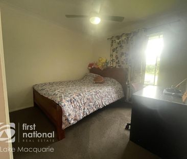 MODERN + TIDY FAMILY HOME IN CAMERON PARK - Photo 3