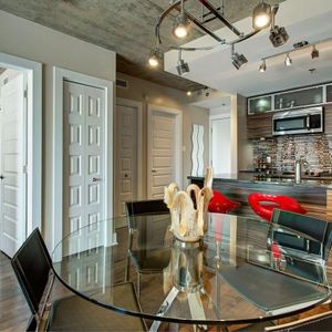 3 1/2 - Montréal (Griffintown) - 2 200 $/mois - Photo 2