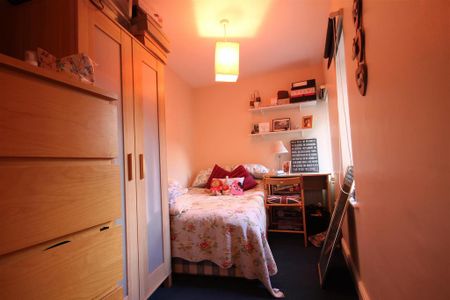 3 bedroom apartment to rent - Photo 4