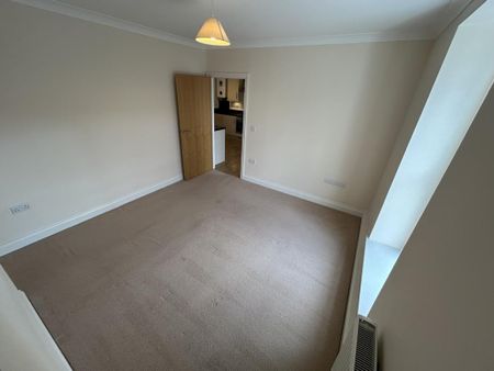 2 bedroom ground floor flat to rent - Photo 2