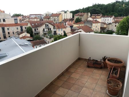 Location Appartement 3 pièces 76m² OULLINS 69600 - Photo 4