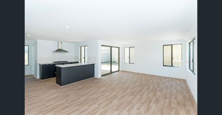 Spacious Alkimos Beachside Home - Photo 4