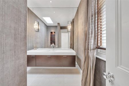 5 bedroom semi-detached house to rent - Photo 2