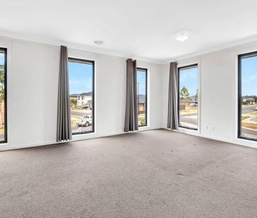 Spacious Family Living - Photo 2