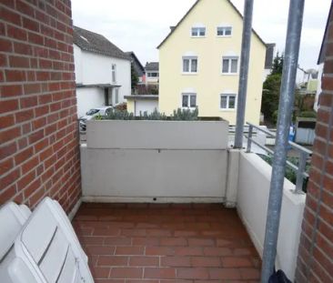 Helle 3-Zimmer-Wohnung mit Einbauküche und zwei Balkonen in gefragt... - Foto 2