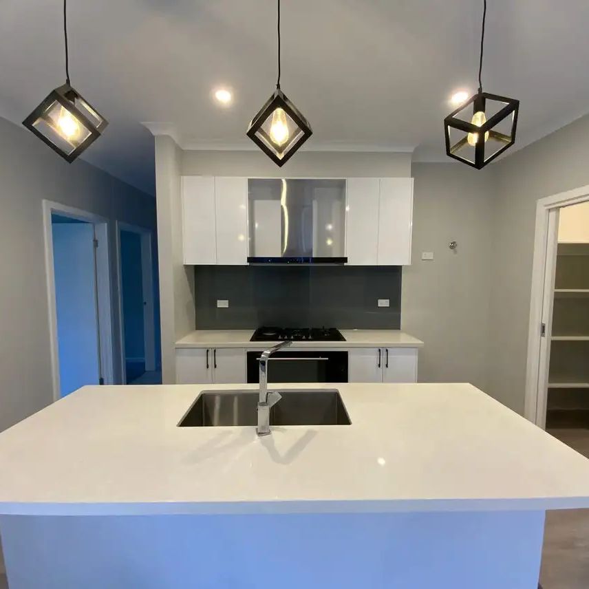 “Stunning 4 Bedroom Family Home” - Photo 1