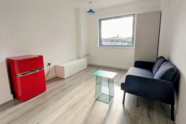 Studio Flat, Ingram Street, LS11 - Photo 1