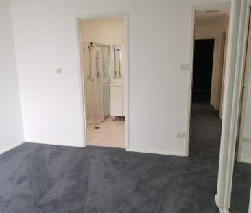 Split-level well looked after villa - Photo 5