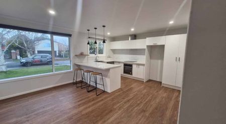 Three bedrooms in Gladstone - Photo 5